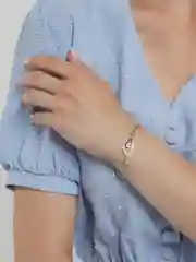 Белый браслет на руку "Сердечки"