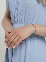 Белый браслет на руку "Сердечки"