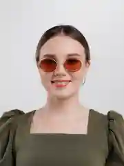 Коричневый солнцезащитные очки/ овальной формы/ с защитой от ультрафиолетовых лучей