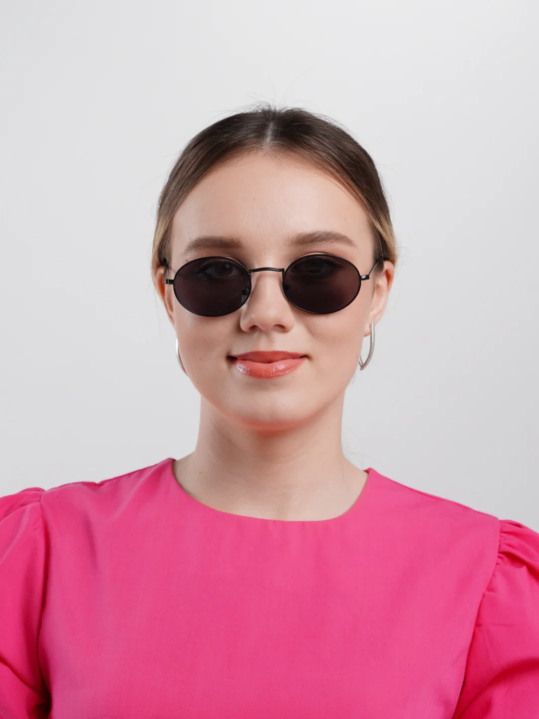 Черный солнцезащитные очки/ овальной формы/ с защитой от ультрафиолетовых лучей