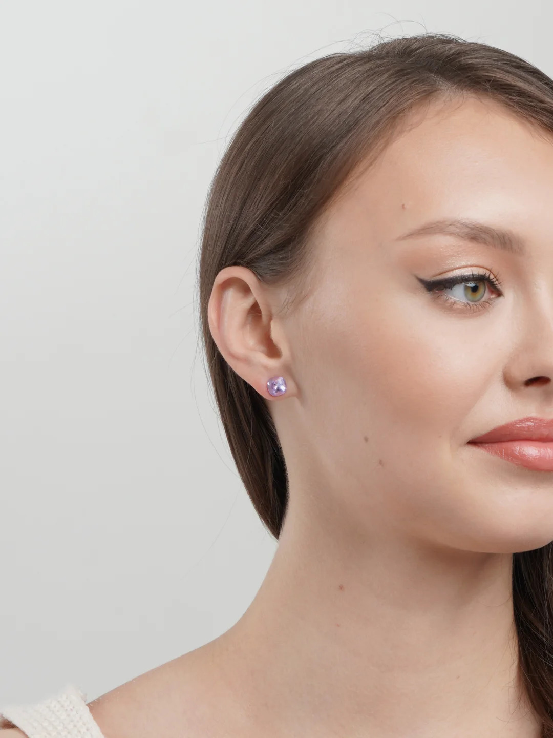 Сиреневый серьги-гвоздики с крупным камнем Swarovski