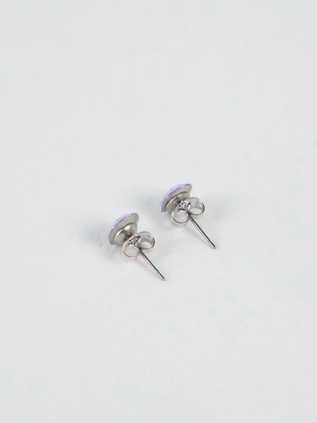 Сиреневый серьги-гвоздики с крупным камнем Swarovski