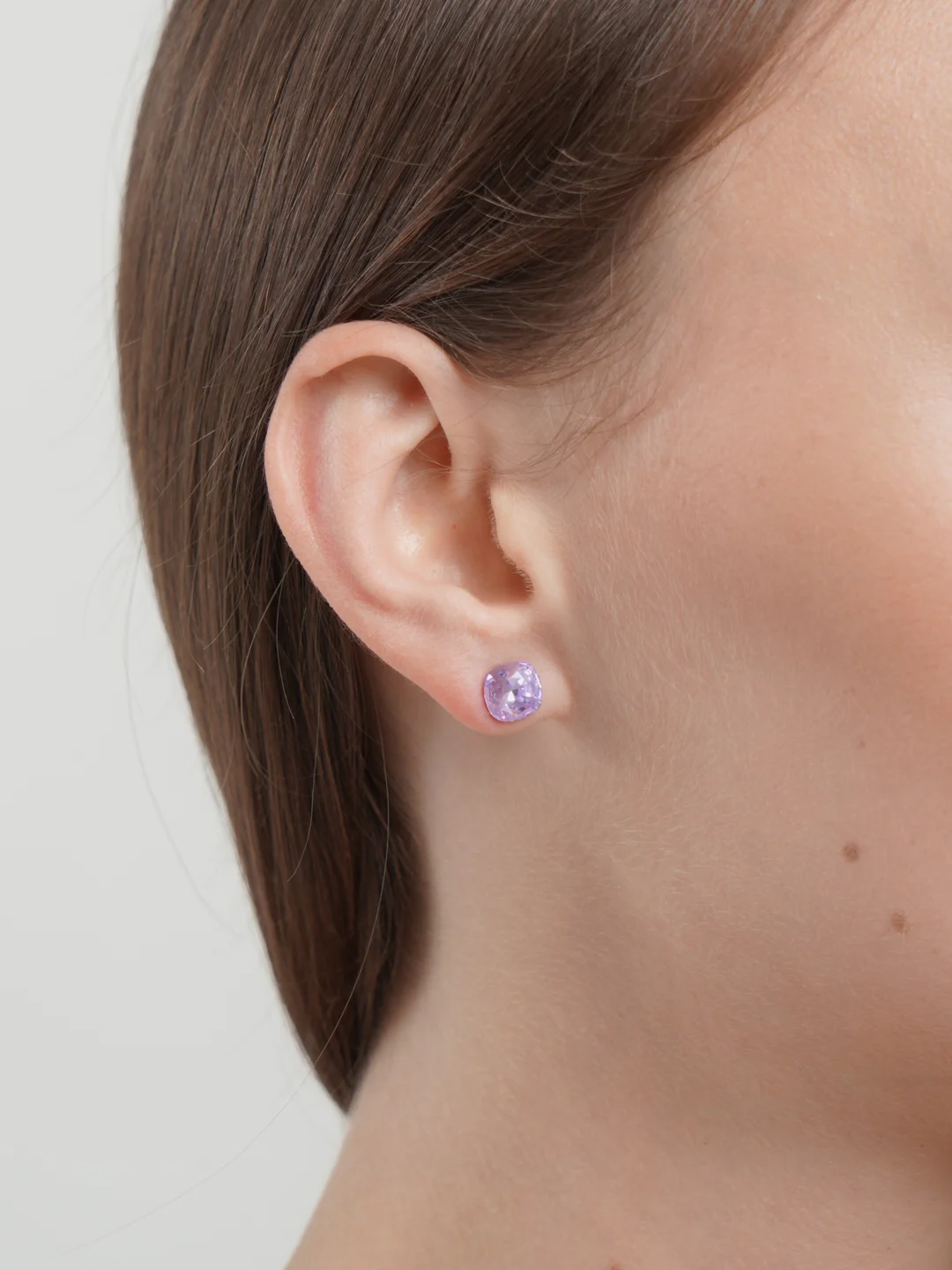Сиреневый серьги-гвоздики с крупным камнем Swarovski