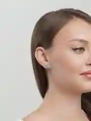 Морской серьги-гвоздики с крупным камнем Swarovski
