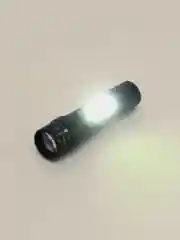 Черный аккумуляторный карманный фонарик с usb в кейсе