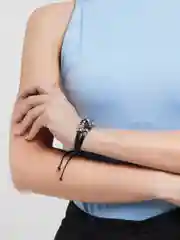 Черный браслет