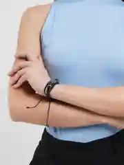 Черный браслет