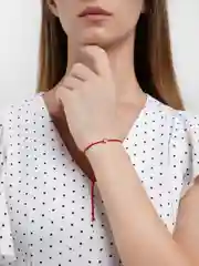 Золотой браслет красная нить