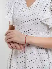 Золотой браслет красная нить