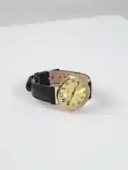 Часы женские с черным ремешком и золотой оправой