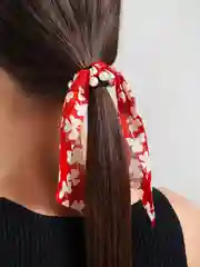 Алый резинка-платок для волос, с жемчужиной