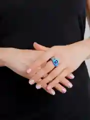 Голубой кольца из эпоксидной смолы с камнем
