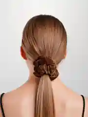 Белый резинка для волос бархатная