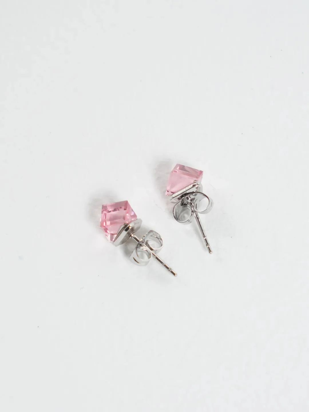 Пудровый серьги-гвоздики Swarovski "Кубики", Xuping