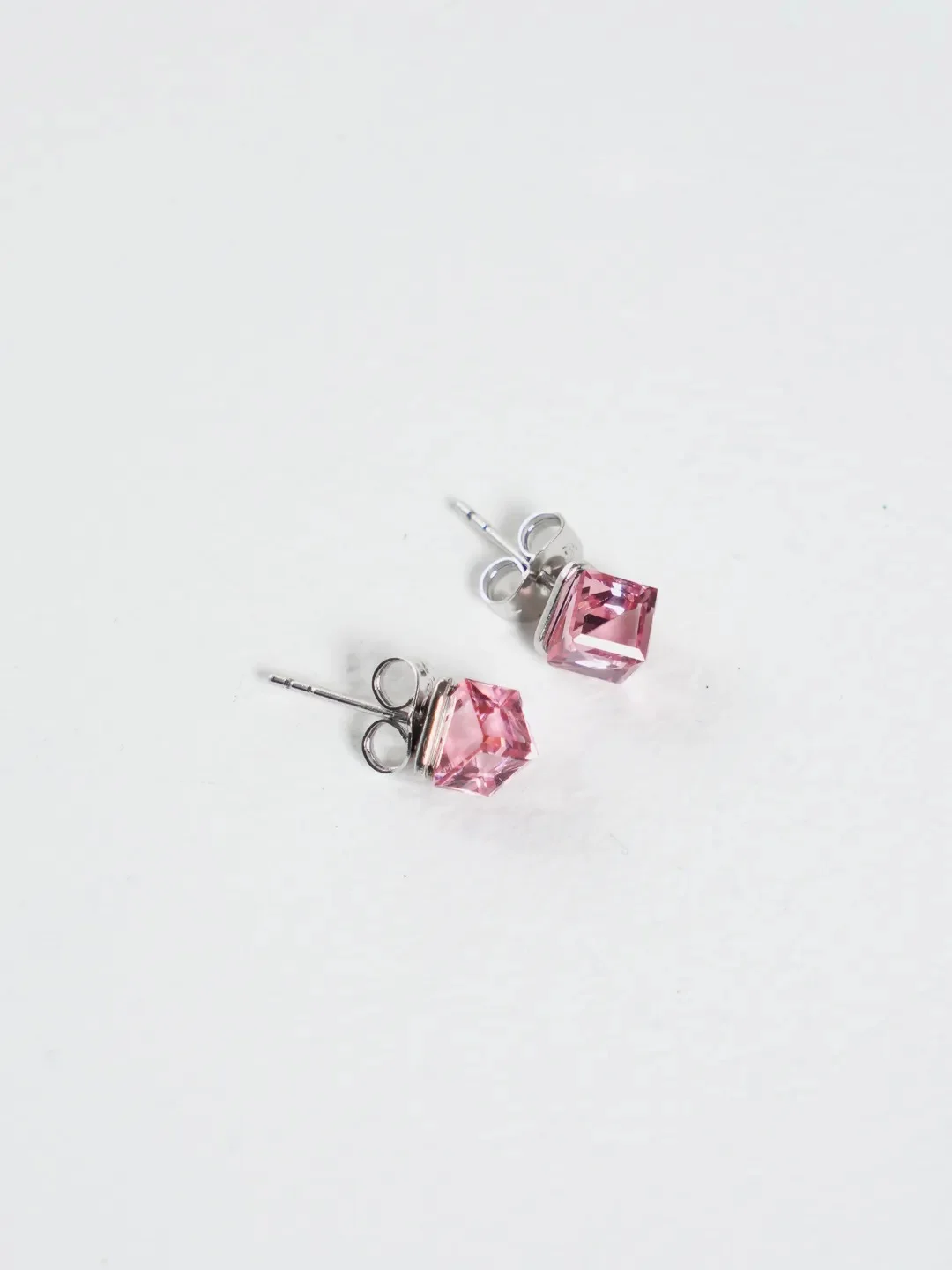 Пудровый серьги-гвоздики Swarovski "Кубики", Xuping