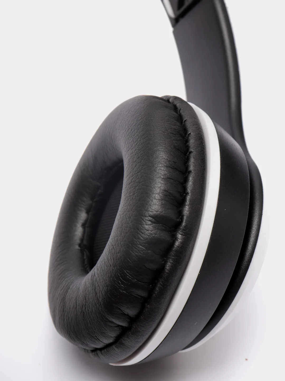 Белый беспроводные стерео наушники P47 Wireless Bluetooth 5.0 EDR  с микрофоном