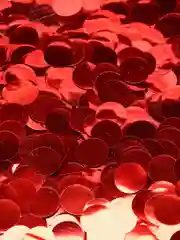 Алый конфетти круглой формы металик