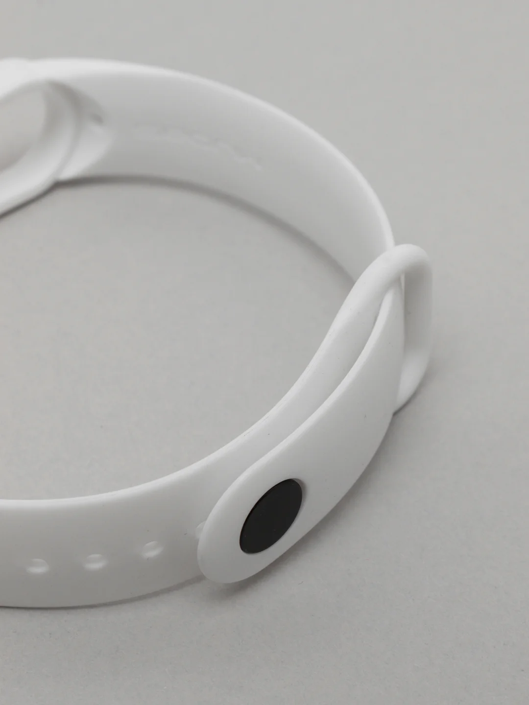 Белый ремешок для Xiaomi Mi Band 5 / Mi Band 6 Mijobs силиконовый ми бэнд