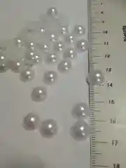 Белый полубусины акриловые
