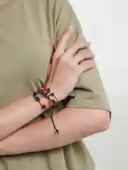 Серый браслет-оберег