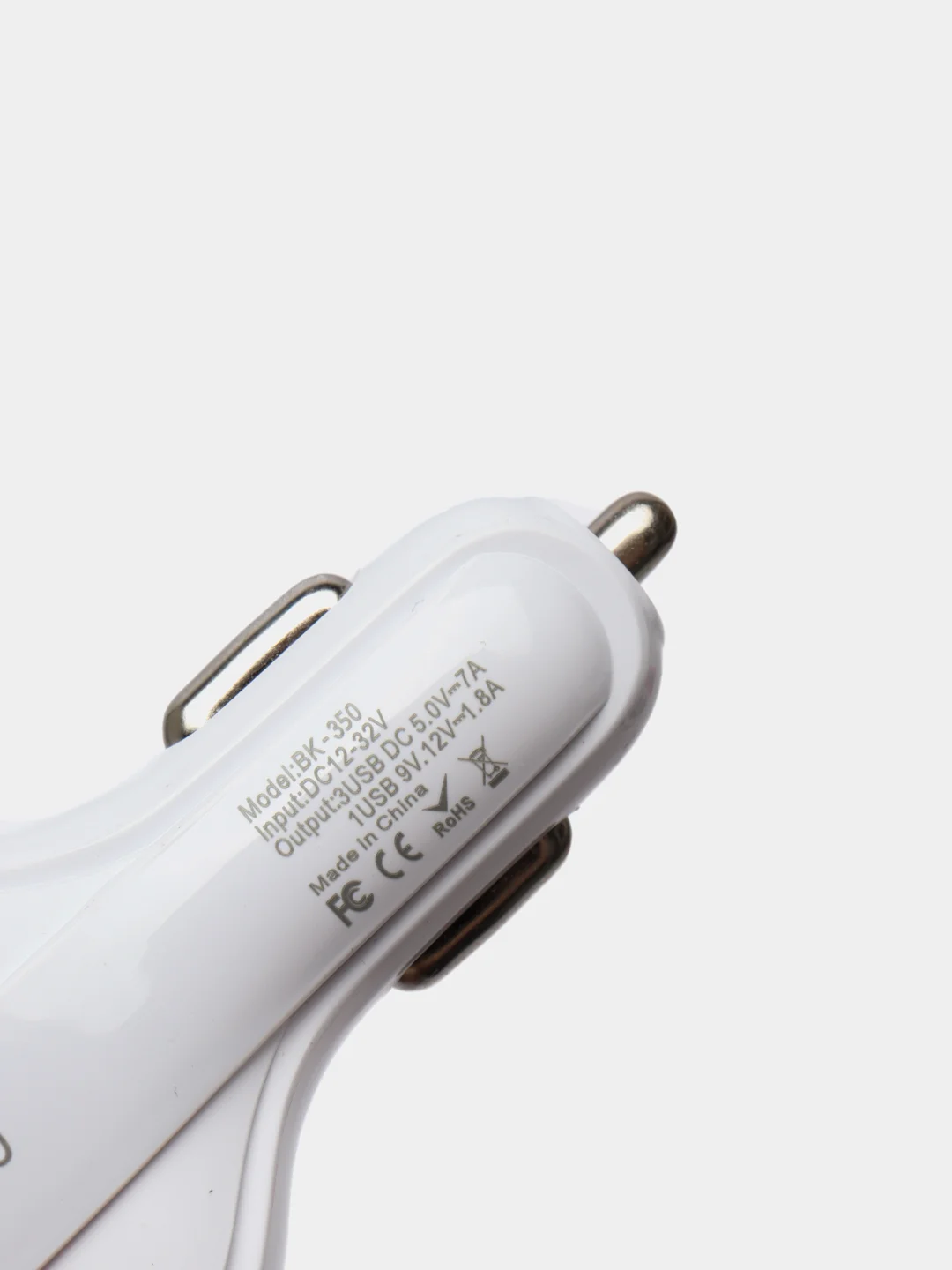 Белый автомобильное зарядное устройство 2 USB и Type C