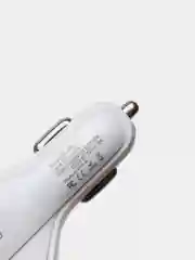 Белый автомобильное зарядное устройство 2 USB и Type C