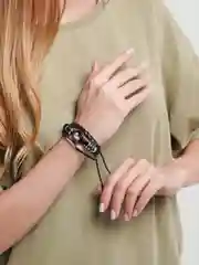 Черный браслет