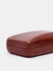 Коричневый футляр для очков