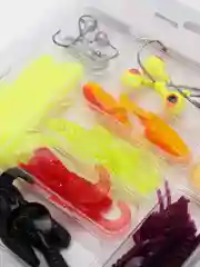 Набор рыболовных приманок(мягкие приманки, крючки)