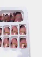 Бежевый накладные ногти с дизайном