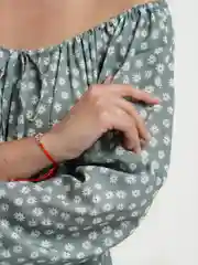 Серый браслет "Красная нить"