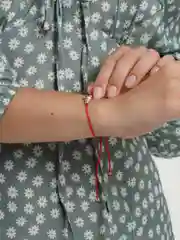 Угольный браслет "Красная нить"