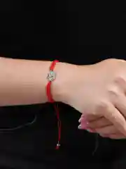 Слоновая кость браслет красная нить