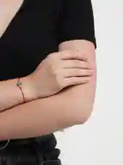 Бежевый браслет "Красная нить"
