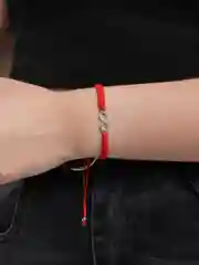 Серебряный браслет красная нить