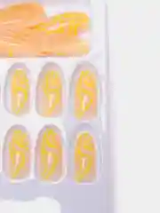 Молочный накладные ногти с дизайном