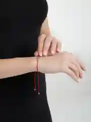 Черный браслет "Красная нить"