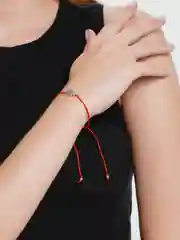 Черный браслет "Красная нить"