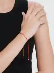 Серый браслет "Красная нить"