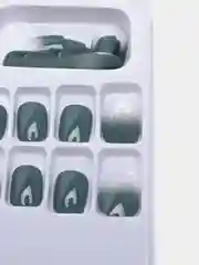 Зеленый накладные ногти с дизайном