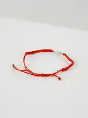 Черный браслет красная нить