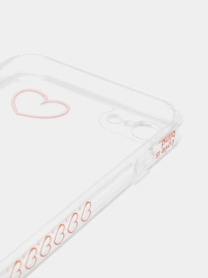 Алый чехол на iPhone 4