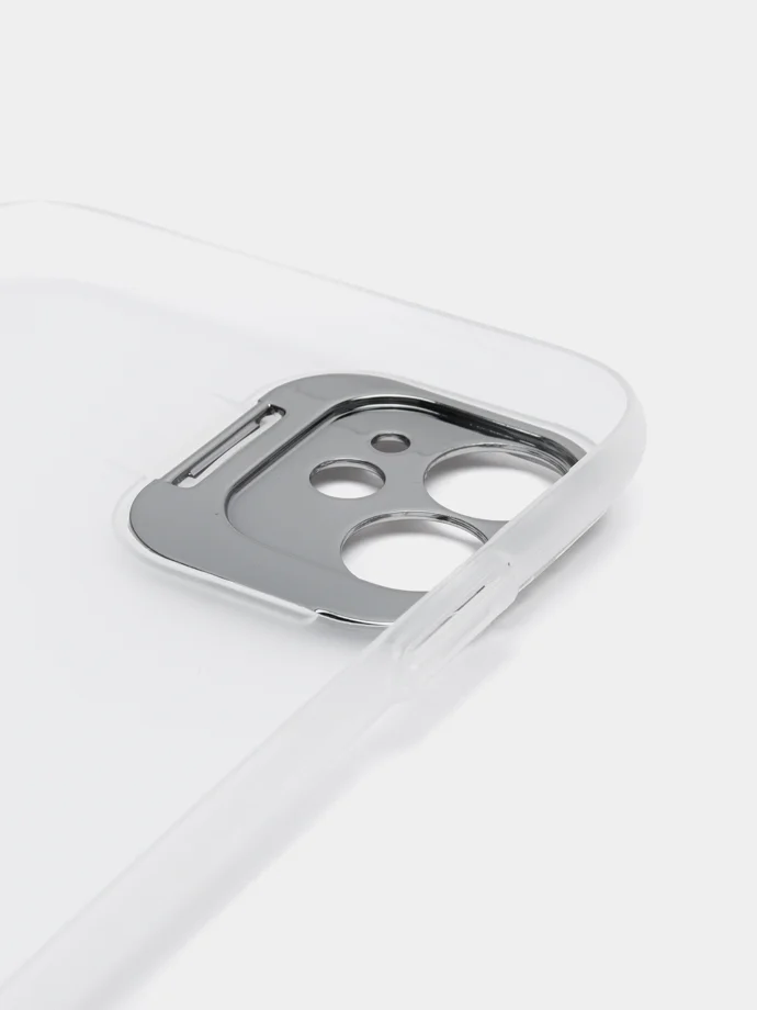 Белый чехол для iPhone 11 пластиковый матовый ультратонкий с защитой камеры