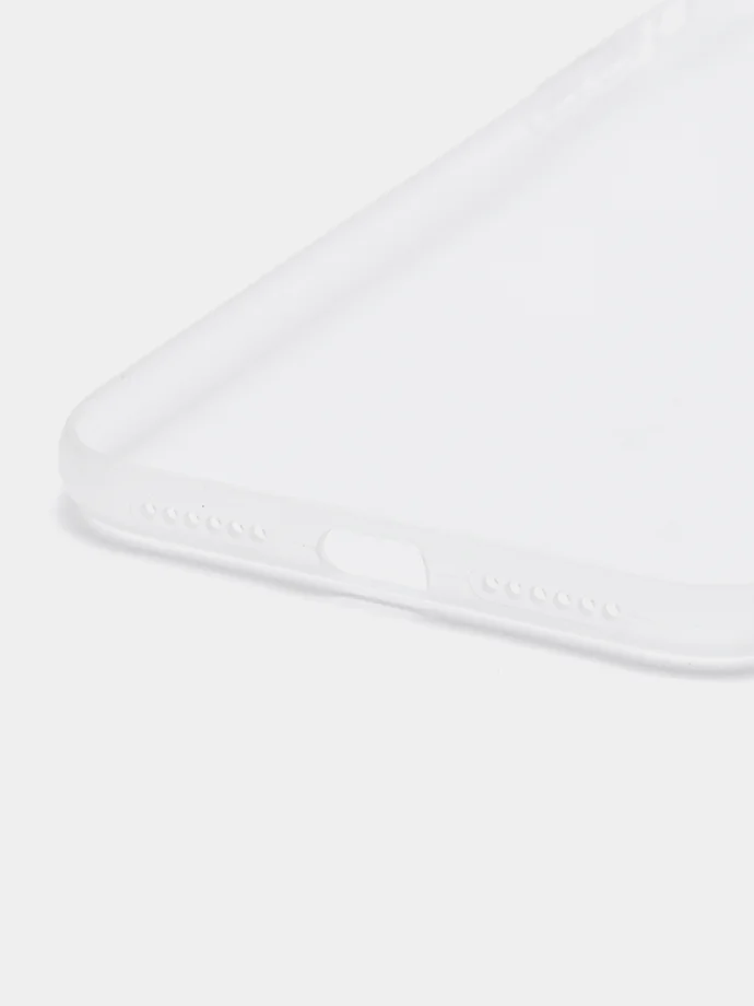 Белый чехол для iPhone 11 пластиковый матовый ультратонкий с защитой камеры