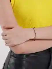 Черный браслет нить на удачу