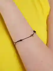 Черный браслет нить на удачу