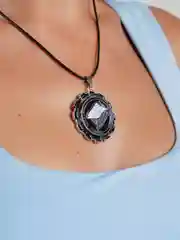 Алый кулон-подвеска из аниме "Атака титанов"