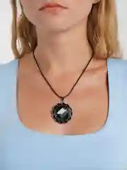 Алый кулон-подвеска из аниме "Атака титанов"