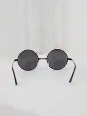 Черный солнцезащитные очки, круглые