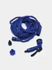 Синий шланг для полива растягивающийся